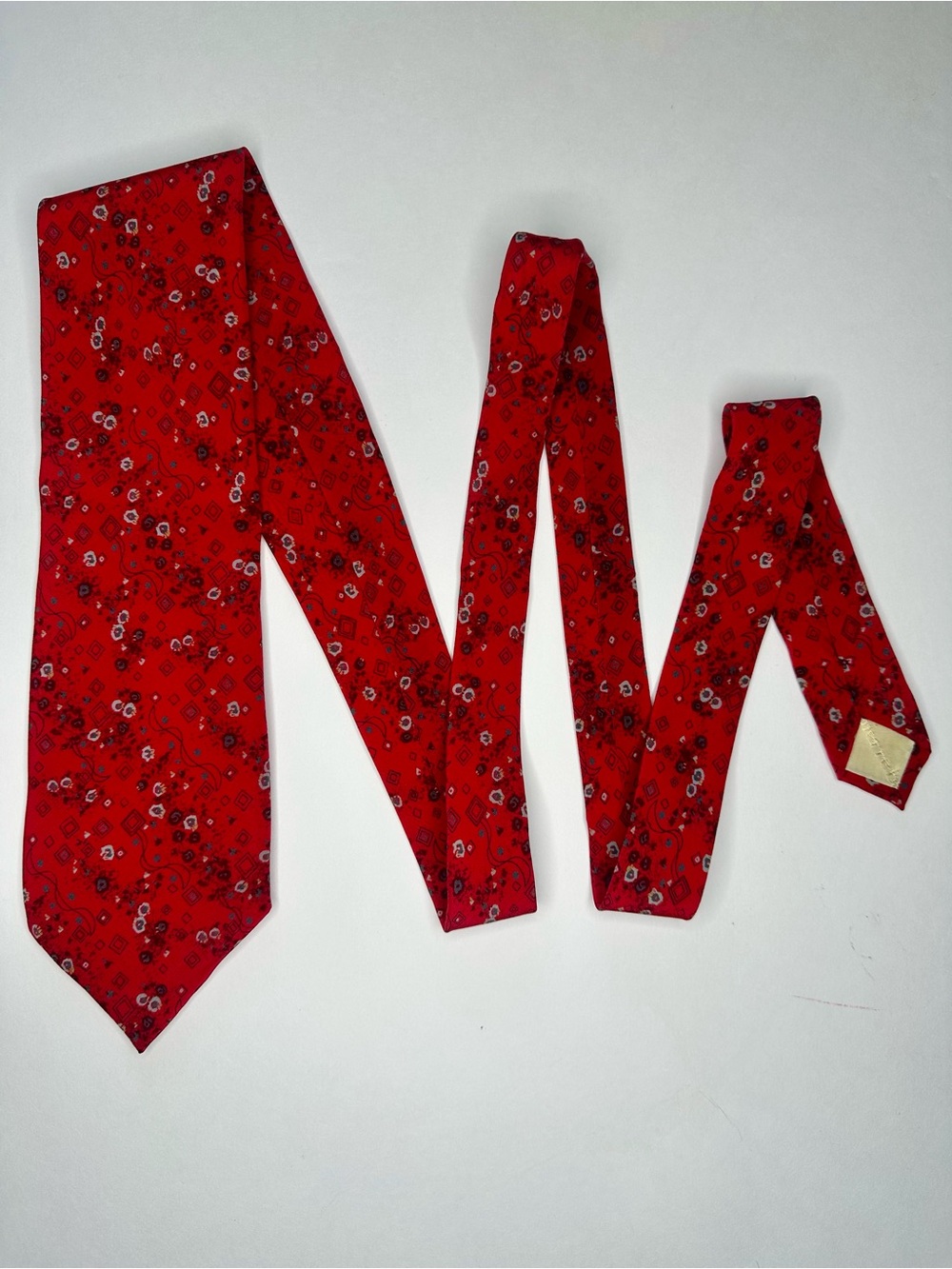 Pierre Balmain Red Floral Silk Tie - Picture 2 of 7